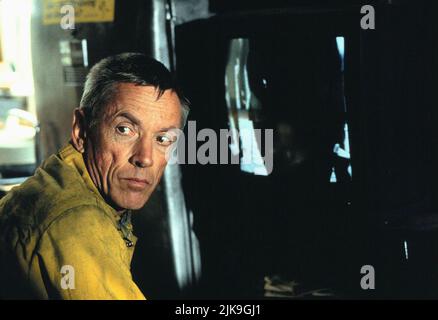 Scott Glenn Film: Firestorm (1998) Charaktere: Wynt Perkins Regie: Dean Semler 09 January 1998 **WARNUNG** Dieses Foto ist nur für den redaktionellen Gebrauch bestimmt und unterliegt dem Copyright von 20. CENTURY FOX und/oder des Fotografen, der von der Film- oder Produktionsfirma beauftragt wurde, und kann nur durch Publikationen im Zusammenhang mit der Bewerbung des oben genannten Films reproduziert werden. Eine obligatorische Gutschrift an 20. CENTURY FOX ist erforderlich. Der Fotograf sollte auch bei Bekanntwerden des Fotos gutgeschrieben werden. Ohne schriftliche Genehmigung der Film Company kann keine kommerzielle Nutzung gewährt werden. Stockfoto