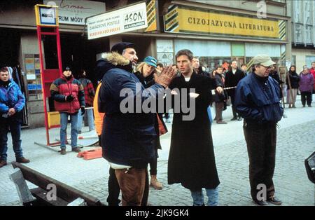 Brian De Palma & Tom Cruise Film: Mission: Impossible (USA 1996) Charaktere: & Ethan Hunt Regie: Brian De Palma 22 May 1996 **WARNUNG** Dieses Foto ist nur für redaktionelle Zwecke bestimmt und unterliegt dem Copyright von PARAMOUNT PICTURES und/oder des Fotografen, der von der Film- oder Produktionsfirma beauftragt wurde und darf nur von Publikationen im Zusammenhang mit der Bewerbung des oben genannten Films reproduziert werden. Eine obligatorische Gutschrift für PARAMOUNT-BILDER ist erforderlich. Der Fotograf sollte auch bei Bekanntwerden des Fotos gutgeschrieben werden. Ohne schriftliche Genehmigung der Film Company kann keine kommerzielle Nutzung gewährt werden. Stockfoto