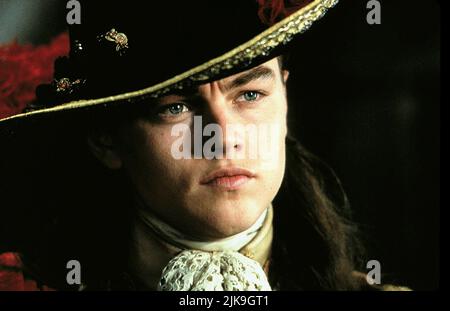 Leonardo Dicaprio Film der Mann in der Eisernen Maske (USA/FR 1998) Charaktere: König Ludwig XIV Regie: Randall Wallace 13. März 1998 **WARNUNG** dieses Foto ist nur für redaktionelle Zwecke bestimmt und unterliegt dem Urheberrecht der UNITED ARTISTS und/oder des Fotografen, der von der Film- oder Produktionsgesellschaft beauftragt wurde. Es kann nur durch Veröffentlichungen in Verbindung mit der Werbung für diesen Film reproduziert werden. Eine obligatorische Gutschrift für UNITED ARTISTS ist erforderlich. Der Fotograf sollte ebenfalls angerechnet werden, wenn er bekannt ist. Ohne schriftliche Genehmigung der Film Company kann keine kommerzielle Nutzung gewährt werden. Stockfoto
