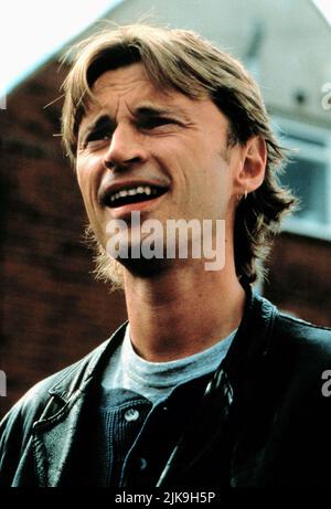 Robert Carlyle Film: The Full Monty (UK/USA 1997) Charaktere: Gaz Regie: Peter Cattaneo 13. August 1997 **WARNUNG** Dieses Foto ist nur für redaktionelle Zwecke bestimmt und unterliegt dem Copyright von 20. CENTURY FOX und/oder des Fotografen, der von der Film- oder Produktionsfirma beauftragt wurde, und kann nur durch Publikationen im Zusammenhang mit der Bewerbung des oben genannten Films reproduziert werden. Eine obligatorische Gutschrift an 20. CENTURY FOX ist erforderlich. Der Fotograf sollte auch bei Bekanntwerden des Fotos gutgeschrieben werden. Ohne schriftliche Genehmigung der Film Company kann keine kommerzielle Nutzung gewährt werden. Stockfoto