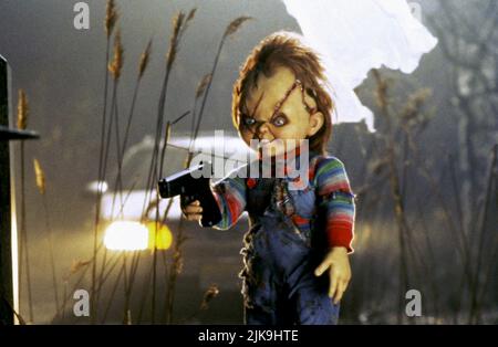 Chucky Film: Bride of Chucky (USA/CAN 1998) Charaktere: Chucky Regie: Ronny Yu 15 October 1998 **WARNUNG** Dieses Foto ist nur für den redaktionellen Gebrauch bestimmt und unterliegt dem Copyright von UNIVERSAL-BILDERN und/oder dem Fotografen, der von der Film- oder Produktionsfirma beauftragt wurde und darf nur von Publikationen im Zusammenhang mit der Bewerbung des oben genannten Films reproduziert werden. Eine obligatorische Gutschrift für UNIVERSELLE BILDER ist erforderlich. Der Fotograf sollte auch bei Bekanntwerden des Fotos gutgeschrieben werden. Ohne schriftliche Genehmigung der Film Company kann keine kommerzielle Nutzung gewährt werden. Stockfoto