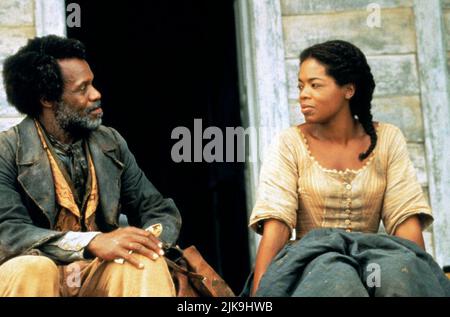 Danny Glover & Oprah Winfrey Film: Geliebte (USA 1998) Charaktere: Paul D Garner & Sethe Regie: Jonathan Demme 08. Oktober 1998 **WARNUNG** Dieses Foto ist nur für redaktionelle Verwendung bestimmt und unterliegt dem Copyright von TOUCHSTONE-BILDERN und/oder dem Fotografen, der von der Film- oder Produktionsfirma beauftragt wurde und darf nur von Publikationen im Zusammenhang mit der Bewerbung des oben genannten Films reproduziert werden. Eine obligatorische Gutschrift für DIE TOUCHSTONE-BILDER ist erforderlich. Der Fotograf sollte auch bei Bekanntwerden des Fotos gutgeschrieben werden. Ohne schriftliche Genehmigung der Film Company kann keine kommerzielle Nutzung gewährt werden. Stockfoto