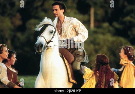 Joseph Fiennes Film: Elizabeth (USA/UK 1998) Charaktere: Robert Dudley, Earl of Leicester Regie: Shekhar Kapur 08. September 1998 **WARNUNG** Dieses Foto ist nur für redaktionelle Verwendung bestimmt und unterliegt dem Copyright von POLYGRAM und/oder dem Fotografen, der von der Film- oder Produktionsfirma beauftragt wurde, und kann nur durch Publikationen im Zusammenhang mit der Bewerbung des oben genannten Films reproduziert werden. Eine obligatorische Gutschrift an POLYGRAM ist erforderlich. Der Fotograf sollte auch bei Bekanntwerden des Fotos gutgeschrieben werden. Ohne schriftliche Genehmigung der Film Company kann keine kommerzielle Nutzung gewährt werden. Stockfoto