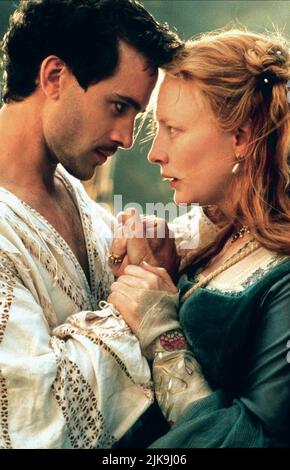 Joseph Fiennes, Cate Blanchett Film: Elizabeth (USA/UK 1998) Charaktere: Robert Dudley, Earl of Leicester,Elizabeth I Regie: Shekhar Kapur 08. September 1998 **WARNUNG** Dieses Foto ist nur für redaktionelle Verwendung bestimmt und unterliegt dem Copyright von POLYGRAM und/oder dem Fotografen, der von der Film- oder Produktionsfirma beauftragt wurde, und kann nur durch Publikationen im Zusammenhang mit der Bewerbung des oben genannten Films reproduziert werden. Eine obligatorische Gutschrift an POLYGRAM ist erforderlich. Der Fotograf sollte auch bei Bekanntwerden des Fotos gutgeschrieben werden. Ohne schriftliche Genehmigung der Film Company kann keine kommerzielle Nutzung gewährt werden. Stockfoto