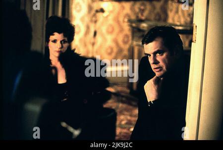 Brenda Blethyn & Mark Herman Film Little Voice (1998) Charaktere: Mari Hoff & Regisseur: Mark Herman 18. September 1998 **WARNUNG** dieses Foto ist nur für redaktionelle Zwecke bestimmt und ist urheberrechtlich geschützt von SCALA PROD. Und/oder dem von der Film- oder Produktionsgesellschaft beauftragten Fotografen und dürfen nur durch Veröffentlichungen in Verbindung mit der Werbung für den oben genannten Film reproduziert werden. Eine obligatorische Gutschrift für DAS SCALA-Produkt. Ist erforderlich. Der Fotograf sollte ebenfalls angerechnet werden, wenn er bekannt ist. Ohne schriftliche Genehmigung der Film Company kann keine kommerzielle Nutzung gewährt werden. Stockfoto