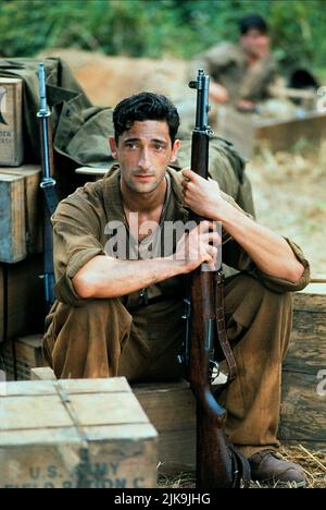 Adrian Brody Film: The Thin Red Line (1998) Regie: Terrence Malick 25 December 1998 **WARNUNG** Dieses Foto ist nur für den redaktionellen Gebrauch bestimmt und unterliegt dem Copyright von 20 CENTURY FOX und/oder des Fotografen, der von der Film- oder Produktionsfirma beauftragt wurde, und kann nur durch Publikationen im Zusammenhang mit der Bewerbung des oben genannten Films reproduziert werden. Eine obligatorische Gutschrift an 20 CENTURY FOX ist erforderlich. Der Fotograf sollte auch bei Bekanntwerden des Fotos gutgeschrieben werden. Ohne schriftliche Genehmigung der Film Company kann keine kommerzielle Nutzung gewährt werden. Stockfoto