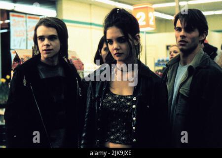 Nick Stahl, Katie Holmes, James Marsden Film: Verstörendes Verhalten (1998) Charaktere: Gavin Strick,Rachel Wagner,Steve Clark Regie: David Nutter 24 July 1998 **WARNUNG** Dieses Foto ist nur für redaktionelle Zwecke bestimmt und unterliegt dem Copyright von MGM und/oder dem Fotografen, der von der Film- oder Produktionsfirma beauftragt wurde, und kann nur von Publikationen im Zusammenhang mit der Bewerbung des oben genannten Films reproduziert werden. Eine obligatorische Gutschrift an MGM ist erforderlich. Der Fotograf sollte auch bei Bekanntwerden des Fotos gutgeschrieben werden. Ohne schriftliche Genehmigung der Film Company kann keine kommerzielle Nutzung gewährt werden. Stockfoto