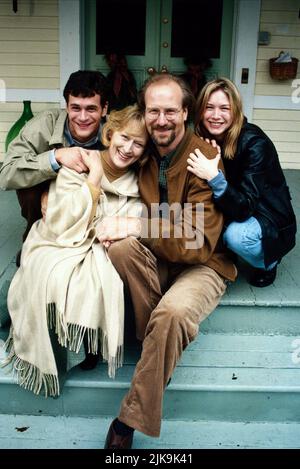 Tom Everett Scott, Meryl Streep, William Hurt & Renee Zellweger Film: One True Thing (USA 1998) Charaktere: Brian Gulden,Kate Gulden,George Gulden & Ellen Gulden Regie: Carl Franklin 18. September 1998 **WARNUNG** Dieses Foto ist nur für redaktionelle Verwendung bestimmt und unterliegt dem Copyright von UNIVERSAL und/oder dem Fotografen, der von der Film- oder Produktionsfirma beauftragt wurde und darf nur von Publikationen im Zusammenhang mit der Bewerbung des oben genannten Films reproduziert werden. Eine obligatorische Gutschrift an UNIVERSAL ist erforderlich. Der Fotograf sollte auch bei Bekanntwerden des Fotos gutgeschrieben werden. Ohne wri kann keine kommerzielle Nutzung gewährt werden Stockfoto