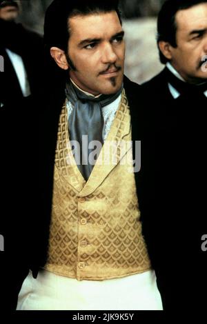 Antonio Banderas Film die Maske des Zorro (USA/DE 1998) Charaktere: Alejandro Murrieta Regie: Martin Campbell 17. Juli 1998 **WARNUNG** dieses Foto ist nur für redaktionelle Zwecke bestimmt und unterliegt dem Copyright von TRISTAR PICTURES und/oder dem Fotografen, der von der Film- oder Produktionsgesellschaft beauftragt wurde. Es kann nur durch Veröffentlichungen in Verbindung mit der Werbung für den oben genannten Film reproduziert werden. Es ist eine obligatorische Gutschrift für TRISTAR PICTURES erforderlich. Der Fotograf sollte ebenfalls angerechnet werden, wenn er bekannt ist. Ohne schriftliche Genehmigung der Film Company kann keine kommerzielle Nutzung gewährt werden. Stockfoto