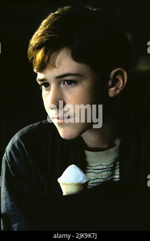 Joseph Mazzello Film Simon Birch (1998) Charaktere: Joe Wenteworth Regie: Mark Steven Johnson 11. September 1998 **WARNUNG** dieses Foto ist nur für redaktionelle Zwecke bestimmt und unterliegt dem Urheberrecht von BUENA VISTA und/oder dem Fotografen, der von der Film or Production Company beauftragt wurde. Es ist eine obligatorische Gutschrift für BUENA VISTA erforderlich. Der Fotograf sollte ebenfalls angerechnet werden, wenn er bekannt ist. Ohne schriftliche Genehmigung der Film Company kann keine kommerzielle Nutzung gewährt werden. Stockfoto