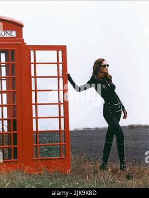 UMA Thurman Film The Avengers (USA 1998) Charaktere: Emma Peel Regie: Jeremiah S. Chechik 13. August 1998 **WARNUNG** dieses Foto ist nur für redaktionelle Zwecke bestimmt und urheberrechtlich geschützt von WARNER BROS. Und/oder dem von der Film- oder Produktionsgesellschaft beauftragten Fotografen und dürfen nur durch Veröffentlichungen in Verbindung mit der Werbung für den oben genannten Film reproduziert werden. Eine obligatorische Gutschrift an WARNER BROS. Ist erforderlich. Der Fotograf sollte ebenfalls angerechnet werden, wenn er bekannt ist. Ohne schriftliche Genehmigung der Film Company kann keine kommerzielle Nutzung gewährt werden. Stockfoto