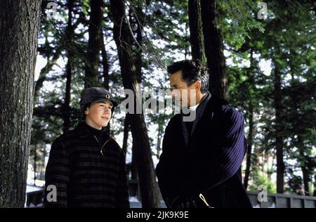 Joseph Mazzello & David Strathairn Film Simon Birch (1998) Charaktere: Joe Wenteworth & Rev. Russell Regie: Mark Steven Johnson 11. September 1998 **WARNUNG** dieses Foto ist nur für redaktionelle Zwecke bestimmt und unterliegt dem Copyright von BUENA VISTA und/oder dem Fotografen, der von der Film or Production Company zugewiesen wurde. Es kann nur durch Veröffentlichungen in Verbindung mit der Werbung für den oben genannten Film reproduziert werden. Es ist eine obligatorische Gutschrift für BUENA VISTA erforderlich. Der Fotograf sollte ebenfalls angerechnet werden, wenn er bekannt ist. Ohne schriftliche Genehmigung der Film Company kann keine kommerzielle Nutzung gewährt werden. Stockfoto