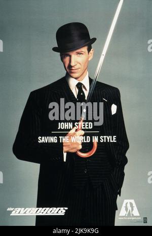 Ralph Fiennes Poster Film The Avengers (USA 1998) Charaktere: John Steed Regie: Jeremiah S. Chechik 13. August 1998 **WARNUNG** dieses Foto ist nur für redaktionelle Zwecke bestimmt und ist urheberrechtlich geschützt von WARNER BROS. Und/oder dem von der Film- oder Produktionsgesellschaft beauftragten Fotografen und dürfen nur durch Veröffentlichungen in Verbindung mit der Werbung für den oben genannten Film reproduziert werden. Eine obligatorische Gutschrift an WARNER BROS. Ist erforderlich. Der Fotograf sollte ebenfalls angerechnet werden, wenn er bekannt ist. Ohne schriftliche Genehmigung der Film Company kann keine kommerzielle Nutzung gewährt werden. Stockfoto