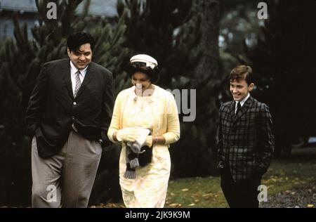 Oliver Platt, Ashley Judd, Joseph Mazzello Film: Simon Birch (1998) Charaktere: Ben Goodrich,Rebecca Wentworth,Joe Wentworth Regie: Mark Steven Johnson 11. September 1998 **WARNUNG** Dieses Foto ist nur für redaktionelle Zwecke bestimmt und unterliegt dem Copyright von BUENA VISTA und/oder dem Fotografen, der von der Film- oder Produktionsfirma beauftragt wurde, und kann nur von Publikationen im Zusammenhang mit der Bewerbung des oben genannten Films reproduziert werden. Eine obligatorische Gutschrift an BUENA VISTA ist erforderlich. Der Fotograf sollte auch bei Bekanntwerden des Fotos gutgeschrieben werden. Ohne schriftliche Genehmigung des F kann keine kommerzielle Nutzung gewährt werden Stockfoto