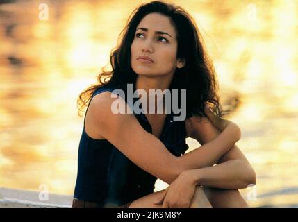 Jennifer Lopez Film Blood and Wine; Blood & Wine (USA/UK 2006) Charaktere: Gabriela 'Gabby' Regie: Bob Rafelson 19. September 1996 **WARNUNG** dieses Foto ist nur für redaktionelle Zwecke bestimmt und unterliegt dem Copyright von FOX SUCHERLIGHT PICTURES und/oder dem Fotografen, der von der Film- oder Produktionsgesellschaft zugewiesen wurde. Es kann nur durch Veröffentlichungen in Verbindung mit der Werbung für den oben genannten Film reproduziert werden. Es ist eine obligatorische Gutschrift für FOX SUCHERSCHEINWERFERBILDER erforderlich. Der Fotograf sollte ebenfalls angerechnet werden, wenn er bekannt ist. Ohne schriftliche Genehmigung der Film Company kann keine kommerzielle Nutzung gewährt werden. Stockfoto