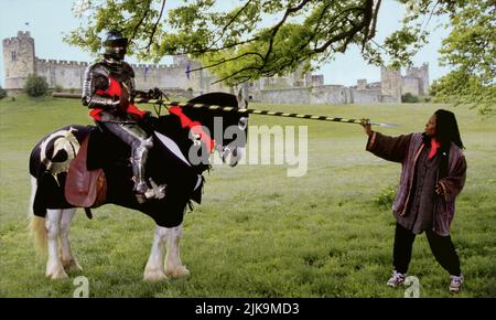 Robert Addie & Whoopi Goldberg Film: Ein Ritter in Camelot (1998) Charaktere: Sir Sagramour & Dr. Vivien Morgan Regie: Roger Young 08 November 1998 **WARNUNG** Dieses Foto ist nur für redaktionelle Zwecke bestimmt und unterliegt dem Copyright von DISNEY und/oder dem Fotografen, der von der Film- oder Produktionsfirma beauftragt wurde, und kann nur von Publikationen im Zusammenhang mit der Bewerbung des oben genannten Films reproduziert werden. Eine obligatorische Gutschrift an DISNEY ist erforderlich. Der Fotograf sollte auch bei Bekanntwerden des Fotos gutgeschrieben werden. Ohne schriftliche Genehmigung der Film Company kann keine kommerzielle Nutzung gewährt werden. Stockfoto