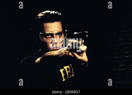 Johnny Depp Film: Donnie Brasco (1997) Charaktere: Donnie Brasco Regie: Mike Newell 28 February 1997 **WARNUNG** Dieses Foto ist nur für redaktionelle Zwecke bestimmt und unterliegt dem Copyright von TRISTAR und/oder dem von der Film- oder Produktionsfirma beauftragten Fotografen und kann nur von Publikationen im Zusammenhang mit der Bewerbung des oben genannten Films reproduziert werden. Eine obligatorische Gutschrift an TRISTAR ist erforderlich. Der Fotograf sollte auch bei Bekanntwerden des Fotos gutgeschrieben werden. Ohne schriftliche Genehmigung der Film Company kann keine kommerzielle Nutzung gewährt werden. Stockfoto