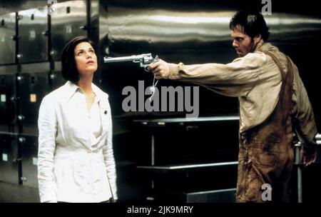 Linda Fiorentino & Vincent D'Onofrio Film: Men in Black (USA 1997) Charaktere: Dr. Laurel Weaver & Edgar Regie: Barry Sonnenfeld 02 July 1997 **WARNUNG** Dieses Foto ist nur für redaktionelle Verwendung bestimmt und unterliegt dem Copyright von COLUMBIA PICTURES und/oder des Fotografen, der von der Film- oder Produktionsfirma beauftragt wurde und darf nur von Publikationen im Zusammenhang mit der Bewerbung des oben genannten Films reproduziert werden. Eine obligatorische Gutschrift für COLUMBIA PICTURES ist erforderlich. Der Fotograf sollte auch bei Bekanntwerden des Fotos gutgeschrieben werden. Ohne schriftliche Genehmigung der Film Company kann keine kommerzielle Nutzung gewährt werden. Stockfoto