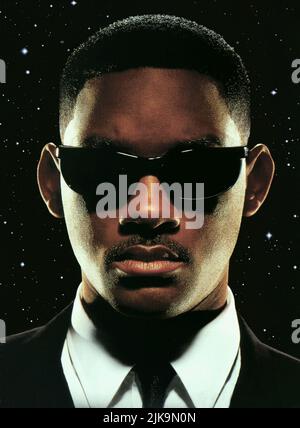Will Smith Film Men in Black (USA 1997) Charaktere: James Edwards Regie: Barry Sonnenfeld 02. Juli 1997 **WARNUNG** dieses Foto ist nur für redaktionelle Zwecke bestimmt und unterliegt dem Copyright von COLUMBIA PICTURES und/oder dem von der Film or Production Company beauftragten Fotografen und kann nur durch Veröffentlichungen in Verbindung mit der Werbung für den oben genannten Film reproduziert werden. Eine obligatorische Gutschrift für COLUMBIA PICTURES ist erforderlich. Der Fotograf sollte ebenfalls angerechnet werden, wenn er bekannt ist. Ohne schriftliche Genehmigung der Film Company kann keine kommerzielle Nutzung gewährt werden. Stockfoto
