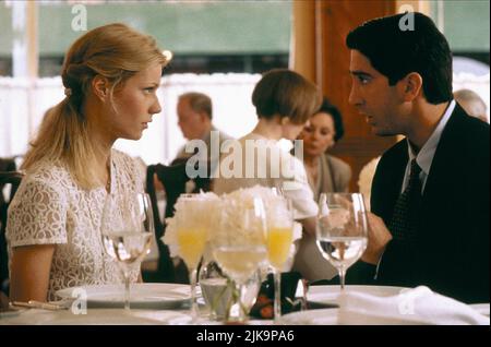 Gwyneth Paltrow & David Schwimmer Film: The Pallbearer; (1996) Charaktere: Julie DeMarco & Tom Thompson Regie: Matt Reeves 03 May 1996 **WARNUNG** Dieses Foto ist nur für redaktionelle Zwecke bestimmt und unterliegt dem Copyright von COLUMBIA und/oder des Fotografen, der von der Film- oder Produktionsfirma beauftragt wurde und darf nur von Publikationen im Zusammenhang mit der Bewerbung des oben genannten Films reproduziert werden. Eine obligatorische Gutschrift an COLUMBIA ist erforderlich. Der Fotograf sollte auch bei Bekanntwerden des Fotos gutgeschrieben werden. Ohne schriftliche Genehmigung der Film Company kann keine kommerzielle Nutzung gewährt werden. Stockfoto