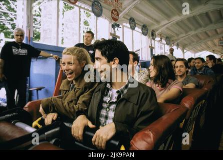 Gwyneth Paltrow & David Schwimmer Film: The Pallbearer; (1995) Charaktere: Julie DeMarco & Tom Thompson Regie: Matt Reeves 03 May 1996 **WARNUNG** Dieses Foto ist nur für redaktionelle Zwecke bestimmt und unterliegt dem Copyright von COLUMBIA und/oder des Fotografen, der von der Film- oder Produktionsfirma beauftragt wurde und darf nur von Publikationen im Zusammenhang mit der Bewerbung des oben genannten Films reproduziert werden. Eine obligatorische Gutschrift an COLUMBIA ist erforderlich. Der Fotograf sollte auch bei Bekanntwerden des Fotos gutgeschrieben werden. Ohne schriftliche Genehmigung der Film Company kann keine kommerzielle Nutzung gewährt werden. Stockfoto