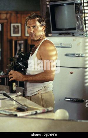 Kevin Costner Film: Tin Cup (USA 1996) Charaktere: Roy 'Tin Cup' McAvoy Regie: Ron Shelton 16 August 1996 **WARNUNG** Dieses Foto ist nur für redaktionelle Zwecke bestimmt und unterliegt dem Copyright von WARNER BROS. Und/oder des Fotografen, der von der Film- oder Produktionsfirma beauftragt wurde und nur durch Publikationen im Zusammenhang mit der Bewerbung des oben genannten Films reproduziert werden kann. Eine obligatorische Gutschrift an WARNER BROS. Ist erforderlich. Der Fotograf sollte auch bei Bekanntwerden des Fotos gutgeschrieben werden. Ohne schriftliche Genehmigung der Film Company kann keine kommerzielle Nutzung gewährt werden. Stockfoto