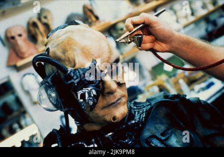 Borg in Make-up Film Star Trek: First Contact (USA 1996) / Star Trek VIII Regie: Jonathan Frakes 18. November 1996 **WARNUNG** dieses Foto ist nur für redaktionelle Zwecke bestimmt und unterliegt dem Urheberrecht von PARAMOUNT und/oder dem Fotografen, der von der Film- oder Produktionsgesellschaft beauftragt wurde. Es kann nur durch Veröffentlichungen in Verbindung mit der Werbung für den oben genannten Film reproduziert werden. Es ist eine obligatorische Gutschrift bis ÜBERGEORDNETEN BETRAG erforderlich. Der Fotograf sollte ebenfalls angerechnet werden, wenn er bekannt ist. Ohne schriftliche Genehmigung der Film Company kann keine kommerzielle Nutzung gewährt werden. Stockfoto