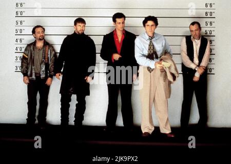 Kevin Pollak, Stephen Baldwin, Benicio Del Toro, Gabriel Byrne, Kevin Spacey Film: The Usual Suspects (USA/DE 1995) Charaktere: Todd Hockney,Michael McManus,Fred Fenster,Dean Keaton,Roger 'Verbal' Kint Regie: Bryan Singer 25 January 1995 **WARNUNG** Dieses Foto ist nur für redaktionelle Verwendung bestimmt und unterliegt dem Copyright von SCHREIBFILMEN INTERNATIONAL und/oder dem Fotografen, der von der Film- oder Produktionsfirma beauftragt wurde und darf nur von Publikationen im Zusammenhang mit der Bewerbung des oben genannten Films reproduziert werden. Eine obligatorische Gutschrift für DIE SCHREIBWEISE VON FILMEN AUF INTERNATIONALER EBENE ist erforderlich. Der Fotograf shoul Stockfoto