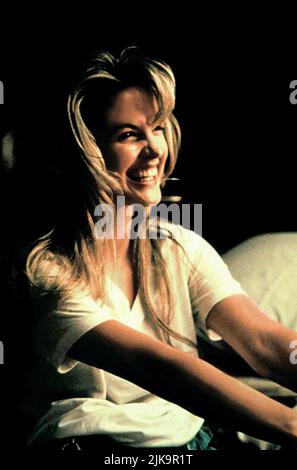 Bridgette Wilson Film: Billy Madison (1995) Charaktere: Veronica Vaughn Regie: Tamra Davis 10 February 1995 **WARNUNG** Dieses Foto ist nur für den redaktionellen Gebrauch bestimmt und unterliegt dem Copyright von UNIVERSAL und/oder dem Fotografen, der von der Film- oder Produktionsfirma beauftragt wurde und darf nur von Publikationen im Zusammenhang mit der Bewerbung des oben genannten Films reproduziert werden. Eine obligatorische Gutschrift an UNIVERSAL ist erforderlich. Der Fotograf sollte auch bei Bekanntwerden des Fotos gutgeschrieben werden. Ohne schriftliche Genehmigung der Film Company kann keine kommerzielle Nutzung gewährt werden. Stockfoto