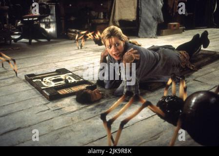 Robin Williams & Bonnie Hunt Film Jumanji (USA 1995) Charaktere: Alan Parrish & Sarah Whittle Regie: Joe Johnston 15. Dezember 1995 **WARNUNG** dieses Foto ist nur für redaktionelle Zwecke bestimmt und unterliegt dem Copyright von TRISTAR PICTURES und/oder dem Fotografen, der von der Film or Production Company zugewiesen wurde. Es kann nur durch Veröffentlichungen in Verbindung mit der Werbung für den oben genannten Film reproduziert werden. Es ist eine obligatorische Gutschrift für TRISTAR PICTURES erforderlich. Der Fotograf sollte ebenfalls angerechnet werden, wenn er bekannt ist. Ohne schriftliche Genehmigung der Film Company kann keine kommerzielle Nutzung gewährt werden. Stockfoto
