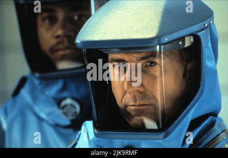 Cuba Gooding Jr. & Dustin Hoffman Film: Outbreak (USA 1995) Charaktere: Col. Sam Daniels Regie: Wolfgang Petersen 06 March 1995 **WARNUNG** Dieses Foto ist nur für redaktionelle Zwecke bestimmt und unterliegt dem Copyright von WARNER BROS. Und/oder des Fotografen, der von der Film- oder Produktionsfirma beauftragt wurde und nur durch Publikationen im Zusammenhang mit der Bewerbung des oben genannten Films reproduziert werden kann. Eine obligatorische Gutschrift an WARNER BROS. Ist erforderlich. Der Fotograf sollte auch bei Bekanntwerden des Fotos gutgeschrieben werden. Ohne schriftliche Genehmigung der Film Company kann keine kommerzielle Nutzung gewährt werden. Stockfoto