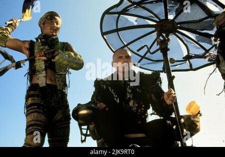 Dennis Hopper Film Waterworld (1995) Charaktere: Deacon Regie: Kevin Reynolds 28. Juli 1995 **WARNUNG** dieses Foto ist nur für redaktionelle Zwecke bestimmt und unterliegt dem Copyright von UNIVERSAL und/oder dem Fotografen, der von der Film or Production Company zugewiesen wurde. Eine obligatorische Gutschrift für UNIVERSAL ist erforderlich. Der Fotograf sollte ebenfalls angerechnet werden, wenn er bekannt ist. Ohne schriftliche Genehmigung der Film Company kann keine kommerzielle Nutzung gewährt werden. Stockfoto
