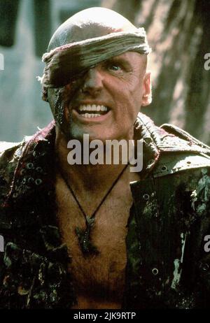 Dennis Hopper Film Waterworld (1995) Charaktere: Deacon Regie: Kevin Reynolds 28. Juli 1995 **WARNUNG** dieses Foto ist nur für redaktionelle Zwecke bestimmt und unterliegt dem Copyright von UNIVERSAL und/oder dem Fotografen, der von der Film or Production Company zugewiesen wurde. Eine obligatorische Gutschrift für UNIVERSAL ist erforderlich. Der Fotograf sollte ebenfalls angerechnet werden, wenn er bekannt ist. Ohne schriftliche Genehmigung der Film Company kann keine kommerzielle Nutzung gewährt werden. Stockfoto