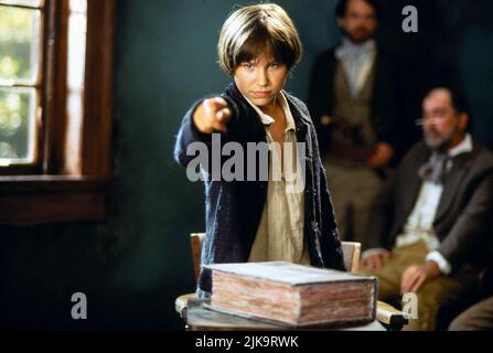 Jonathan Taylor Thomas Film: Die Abenteuer Von Tom Und Huck (1995) Charaktere: Tom Sawyer Regie: Peter Hewitt 22 December 1995 **WARNUNG** Dieses Foto ist nur für redaktionelle Zwecke bestimmt und unterliegt dem Copyright von DISNEY und/oder dem von der Film- oder Produktionsfirma beauftragten Fotografen und kann nur von Publikationen im Zusammenhang mit der Bewerbung des oben genannten Films reproduziert werden. Eine obligatorische Gutschrift an DISNEY ist erforderlich. Der Fotograf sollte auch bei Bekanntwerden des Fotos gutgeschrieben werden. Ohne schriftliche Genehmigung der Film Company kann keine kommerzielle Nutzung gewährt werden. Stockfoto