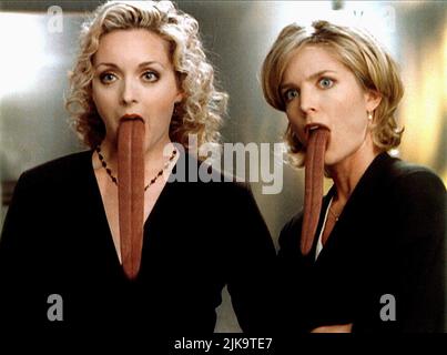 Jane Krakowski & Courtney Thorne-Smith Television: Ally McBeal (TV-Serie) USA 1997-2002, 08. September 1997 **WARNUNG** Dieses Foto ist nur für redaktionelle Zwecke bestimmt und unterliegt dem Copyright des FERNSEHENS 20. CENTURY FOX und/oder des Fotografen, der von der Film- oder Produktionsfirma beauftragt wurde, und kann nur durch Publikationen im Zusammenhang mit der Bewerbung des oben genannten Films reproduziert werden. Eine obligatorische Gutschrift für DAS FERNSEHEN VON 20. CENTURY FOX ist erforderlich. Der Fotograf sollte auch bei Bekanntwerden des Fotos gutgeschrieben werden. Ohne schriftliche Genehmigung der Film Company kann keine kommerzielle Nutzung gewährt werden. Stockfoto