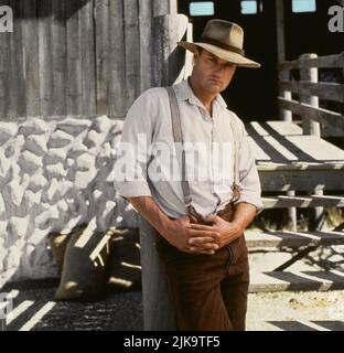 Zach Englischer Film: The Thorn Birds: The Missing Years (1998) Charaktere: Dane O'Neill 11 February 1996 **WARNUNG** Dieses Foto ist nur für den redaktionellen Gebrauch bestimmt und unterliegt dem Copyright von WARNER und/oder dem Fotografen, der von der Film- oder Produktionsfirma beauftragt wurde, und kann nur von Publikationen im Zusammenhang mit der Bewerbung des oben genannten Films reproduziert werden. Eine obligatorische Gutschrift an WARNER ist erforderlich. Der Fotograf sollte auch bei Bekanntwerden des Fotos gutgeschrieben werden. Ohne schriftliche Genehmigung der Film Company kann keine kommerzielle Nutzung gewährt werden. Stockfoto