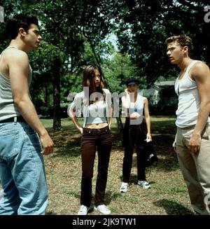 Freddie Prinze Jr., Jennifer Love Hewitt, Sarah Michelle Gellar & Ryan Phillippe Film: I Know What You did Last Summer (USA 1997) Charaktere: ,Julie James,Helen Shivers,Barry William Cox Regie: Jim Gillespie 17. Oktober 1997 **WARNUNG** Dieses Foto ist nur für redaktionelle Zwecke bestimmt und unterliegt dem Copyright von COLUMBIA und/oder des Fotografen, der von der Film- oder Produktionsfirma beauftragt wurde, und kann nur von Publikationen im Zusammenhang mit der Bewerbung des oben genannten Films reproduziert werden. Eine obligatorische Gutschrift an COLUMBIA ist erforderlich. Der Fotograf sollte auch bei Bekanntwerden des Fotos gutgeschrieben werden. Keine kommerzielle Nutzung kann b Stockfoto