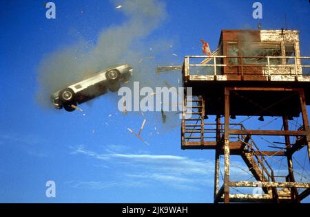 Car Stunt Scene Film: Con Air (USA 1997) Regie: Simon West 02 June 1997 **WARNUNG** Dieses Foto ist nur für redaktionelle Verwendung bestimmt und unterliegt dem Copyright von TOUCHSTONE-BILDERN und/oder dem von der Film- oder Produktionsfirma beauftragten Fotografen und kann nur durch Publikationen im Zusammenhang mit der Bewerbung des oben genannten Films reproduziert werden. Eine obligatorische Gutschrift für DIE TOUCHSTONE-BILDER ist erforderlich. Der Fotograf sollte auch bei Bekanntwerden des Fotos gutgeschrieben werden. Ohne schriftliche Genehmigung der Film Company kann keine kommerzielle Nutzung gewährt werden. Stockfoto