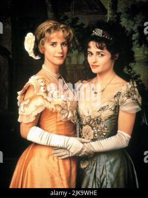 Imogen Stubbs & Helena Bonham Carter Film: Twelfth Night or What You will (UK/IRL/USA 1996) Charaktere: Viola & Olivia Regie: Trevor Nunn 06. September 1996 **WARNUNG** Dieses Foto ist nur für redaktionelle Zwecke bestimmt und unterliegt dem Copyright von RENAISSANCE-FILMEN/ALEX BAILEY und/oder dem von der Film- oder Produktionsfirma beauftragten Fotografen und kann nur durch Publikationen im Zusammenhang mit der Bewerbung des oben genannten Films reproduziert werden. Eine obligatorische Gutschrift für RENAISSANCE-FILME/ALEX BAILEY ist erforderlich. Ohne schriftliche Genehmigung der Film Company kann keine kommerzielle Nutzung gewährt werden. Stockfoto