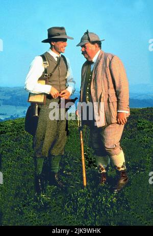 Hugh Grant & Ian Mcneice Film: Der Engländer, der einen Berg hinaufging, aber einen Berg hinunterkam (UK 1995) Charaktere: Reginald Anson & George Garrad Regie: Christopher Monger 12 May 1995 **WARNUNG** Dieses Foto ist nur für redaktionelle Zwecke bestimmt und unterliegt dem Copyright von PARALLAXENBILDERN und/oder dem Fotografen, der von der Film- oder Produktionsfirma beauftragt wurde und darf nur von Publikationen im Zusammenhang mit der Bewerbung des oben genannten Films reproduziert werden. Eine obligatorische Gutschrift für PARALLAXENBILDER ist erforderlich. Der Fotograf sollte auch bei Bekanntwerden des Fotos gutgeschrieben werden. Ohne schriftliche Genehmigung kann keine kommerzielle Nutzung gewährt werden Stockfoto