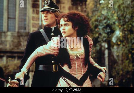 Imogen Stubbs & Helena Bonham Carter Film: Twelfth Night or What You will (UK/IRL/USA 1996) Charaktere: Viola & Olivia Regie: Trevor Nunn 06. September 1996 **WARNUNG** Dieses Foto ist nur für redaktionelle Zwecke bestimmt und unterliegt dem Copyright von RENAISSANCE-FILMEN/ALEX BAILEY und/oder dem von der Film- oder Produktionsfirma beauftragten Fotografen und kann nur durch Publikationen im Zusammenhang mit der Bewerbung des oben genannten Films reproduziert werden. Eine obligatorische Gutschrift für RENAISSANCE-FILME/ALEX BAILEY ist erforderlich. Ohne schriftliche Genehmigung der Film Company kann keine kommerzielle Nutzung gewährt werden. Stockfoto