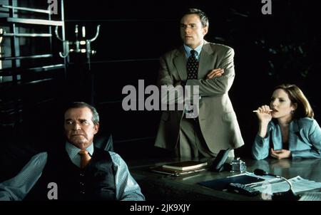 James Garner, Edward Kerr & Mary-Louise Parker Film: Legalese (1998) Charaktere: Norman Keane, Roy Guyton, Rica Martin Regie: Glenn Jordan 04 October 1998 **WARNUNG** Dieses Foto ist nur für redaktionelle Zwecke bestimmt und unterliegt dem Copyright der NEUEN LINIE und/oder des Fotografen, der von der Film- oder Produktionsfirma beauftragt wurde und darf nur von Publikationen im Zusammenhang mit der Bewerbung des oben genannten Films reproduziert werden. Eine obligatorische Gutschrift für NEUE POSITION ist erforderlich. Der Fotograf sollte auch bei Bekanntwerden des Fotos gutgeschrieben werden. Ohne schriftliche Genehmigung der Film Company kann keine kommerzielle Nutzung gewährt werden. Stockfoto