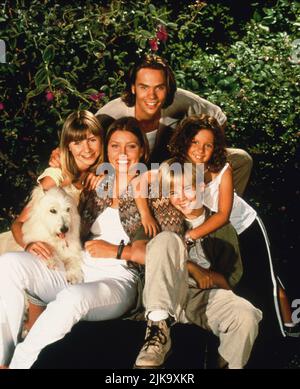 Beverley Mitchell, Jessica Biel, Barry Watson, David Gallagher, Mackenzie Rosman Television: 7. Heaven (TV-Serie) USA 1996-2007, / 1. Staffel, Saison 1 (1996-1997) 26. August 1996 **WARNUNG** Dieses Foto ist nur für redaktionelle Verwendung bestimmt und unterliegt dem Copyright der SCHREIBWEISE TV und/oder des Fotografen, der von der Film- oder Produktionsfirma beauftragt wurde, und kann nur durch Publikationen im Zusammenhang mit der Bewerbung des oben genannten Films reproduziert werden. Eine obligatorische Gutschrift für DIE SCHREIBWEISE von TV ist erforderlich. Der Fotograf sollte auch bei Bekanntwerden des Fotos gutgeschrieben werden. Eine kommerzielle Nutzung kann ohne schriftliche Genehmigung von nicht gewährt werden Stockfoto