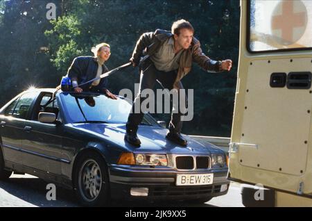 Auto Chase & Stunt Scene Film Autobahn Cop; Alarm für Cobra 11 - die Autobahnpolizei (TV-Serie) de 1996-, 12. März 1996 **WARNUNG** dieses Foto ist nur für redaktionelle Zwecke bestimmt und unterliegt dem Urheberrecht von RTL und/oder dem Fotografen, der von der Film- oder Produktionsgesellschaft beauftragt wurde. Es kann nur durch Veröffentlichungen in Verbindung mit der Werbung für den obigen Film reproduziert werden. Eine obligatorische Gutschrift an RTL ist erforderlich. Der Fotograf sollte ebenfalls angerechnet werden, wenn er bekannt ist. Ohne schriftliche Genehmigung der Film Company kann keine kommerzielle Nutzung gewährt werden. Stockfoto