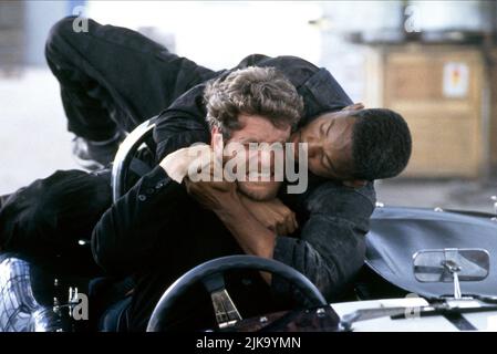 Tcheky Karyo & will Smith Film Bad Boys (USA 1995) Charaktere: Fouchet, Mike Lowrey Regie: Michael Bay 07. April 1995 **WARNUNG** dieses Foto ist nur für redaktionelle Zwecke bestimmt und unterliegt dem Copyright von COLUMBIA und/oder dem Fotografen, der von der Film or Production Company zugewiesen wurde. Es kann nur durch Veröffentlichungen in Verbindung mit der Werbung für den oben genannten Film reproduziert werden. Eine obligatorische Gutschrift für COLUMBIA ist erforderlich. Der Fotograf sollte ebenfalls angerechnet werden, wenn er bekannt ist. Ohne schriftliche Genehmigung der Film Company kann keine kommerzielle Nutzung gewährt werden. Stockfoto