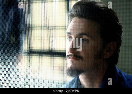 Sean Penn Film Dead man Walking (USA/UK 1995) Charaktere: Matthew Poncelet Regie: Tim Robbins 29. Dezember 1995 **WARNUNG** dieses Foto ist nur für redaktionelle Zwecke bestimmt und unterliegt dem Urheberrecht des ARBEITSTITELS und/oder des von der Film or Production Company beauftragten Fotografen und darf nur durch Veröffentlichungen in Verbindung mit der Promotion des obigen Films reproduziert werden. Es ist eine obligatorische Gutschrift für die ARBEITSTITEL erforderlich. Der Fotograf sollte ebenfalls angerechnet werden, wenn er bekannt ist. Ohne schriftliche Genehmigung der Film Company kann keine kommerzielle Nutzung gewährt werden. Stockfoto