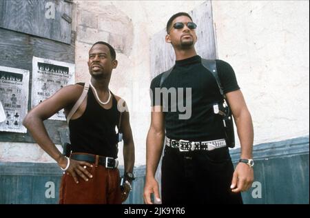 Martin Lawrence & will Smith Film: Bad Boys (USA 1995) Charaktere: Marcus Burnett, Mike Lowrey Regie: Michael Bay 07. April 1995 **WARNUNG** Dieses Foto ist nur für redaktionelle Zwecke bestimmt und unterliegt dem Copyright von COLUMBIA und/oder des Fotografen, der von der Film- oder Produktionsfirma beauftragt wurde und darf nur von Publikationen im Zusammenhang mit der Bewerbung des oben genannten Films reproduziert werden. Eine obligatorische Gutschrift an COLUMBIA ist erforderlich. Der Fotograf sollte auch bei Bekanntwerden des Fotos gutgeschrieben werden. Ohne schriftliche Genehmigung der Film Company kann keine kommerzielle Nutzung gewährt werden. Stockfoto