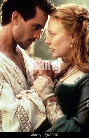 Joseph Fiennes & Cate Blanchett Film: Elizabeth (USA/UK 1998) Charaktere: Robert Dudley, Earl of Leicester, Elizabeth I Regie: Shekhar Kapur 08. September 1998 **WARNUNG** Dieses Foto ist nur für redaktionelle Verwendung bestimmt und unterliegt dem Copyright von POLYGRAM und/oder dem Fotografen, der von der Film- oder Produktionsfirma beauftragt wurde, und kann nur durch Publikationen im Zusammenhang mit der Bewerbung des oben genannten Films reproduziert werden. Eine obligatorische Gutschrift an POLYGRAM ist erforderlich. Der Fotograf sollte auch bei Bekanntwerden des Fotos gutgeschrieben werden. Ohne schriftliche Genehmigung der Film Company kann keine kommerzielle Nutzung gewährt werden. Stockfoto