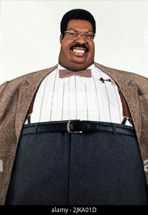 Eddie Murphy Film: The Nutty Professor (USA 1996) Charaktere: Sherman Klump Regie: Tom Shadyac 27 June 1996 **WARNUNG** Dieses Foto ist nur für den redaktionellen Gebrauch bestimmt und unterliegt dem Copyright von UNIVERSAL und/oder dem Fotografen, der von der Film- oder Produktionsfirma beauftragt wurde und darf nur von Publikationen im Zusammenhang mit der Bewerbung des oben genannten Films reproduziert werden. Eine obligatorische Gutschrift an UNIVERSAL ist erforderlich. Der Fotograf sollte auch bei Bekanntwerden des Fotos gutgeschrieben werden. Ohne schriftliche Genehmigung der Film Company kann keine kommerzielle Nutzung gewährt werden. Stockfoto