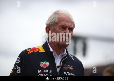 Helmut Marko ehemaliger Profi-Rennfahrer und aktueller Berater der Formel-1-Teams der Red Bull GmbH und Leiter des Red Bull Fahrerentwicklungsprogramms während des ungarischen GP, 28-31. Juli 2022, in Hungaroring, Formel 1 Weltmeisterschaft 2022. Stockfoto